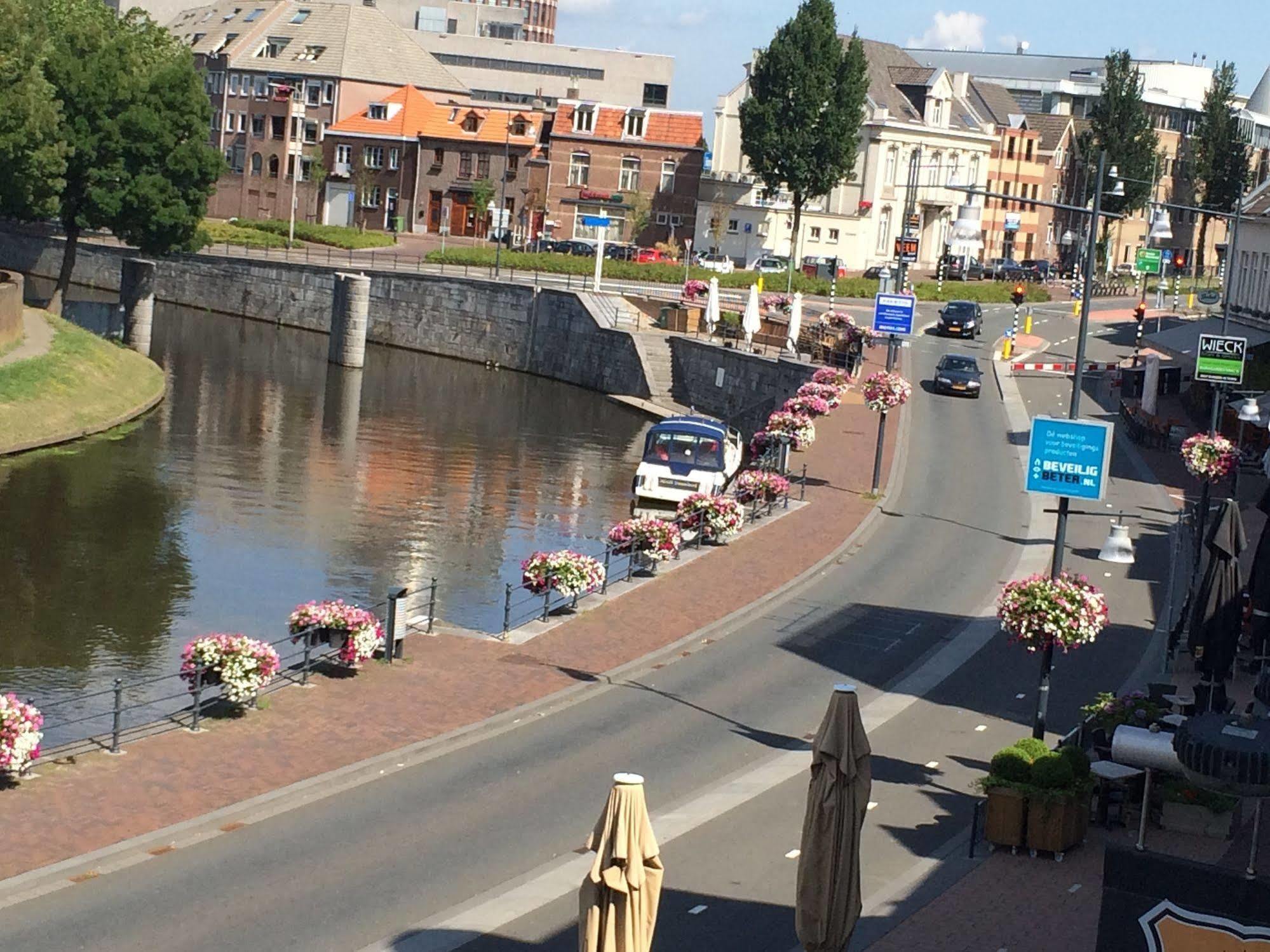 Hotel En Grand Cafe De Pauw Roermond Exterior photo